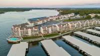 Panoramic Views and Access to Pools - Stunning Lakefront Haven