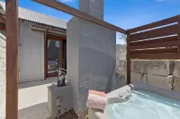 Private Hot Tub and Outdoor Fireplace - Charming Urban Oasis