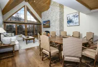 Rooftop Hot Tub and Year-Round Pool - Stunning Mountain Retreat