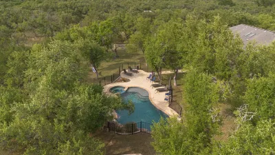 Hill Country Retreat - Pool, Spa, 55 Acres -Only 4 Miles to Downtown Dripping!