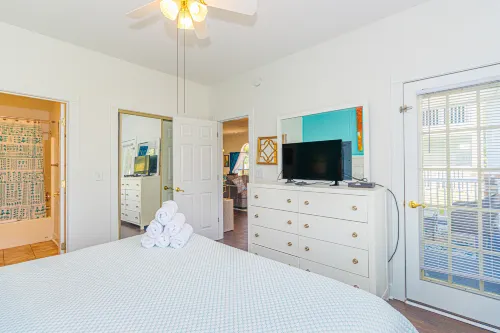 Spacious Apartment with Golf Course Views - Charming Getaway Hotels in Horry County