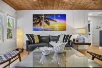 Fabulous Bungalow w/Outdoor Eden mins from Beach Hotels in Wilton Manors