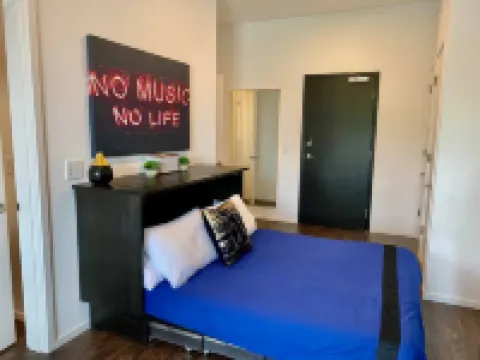 Chic Modern Nashville Condo * Pool, Patio, Parking