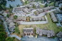 Access to Resort Amenities and Private Patio - Charming Retreat