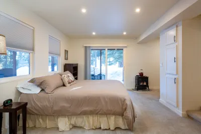 Dog Friendly Home Near Hiking/Biking Trails and Ski Resorts, EV charger Hotel in zona Patton Beach