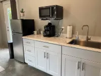 Modern 1-bedroom cottage in historic downtown Mount Vernon.