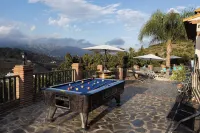 IN THE MOUNTAINS OF THE COSTA DEL SOL. Villa with private swimming pool - hot jacuzzi