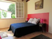 Big house in the center of Marennes