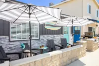 Sunny Patio and Close to the Beach - Vibrant Coastal Haven