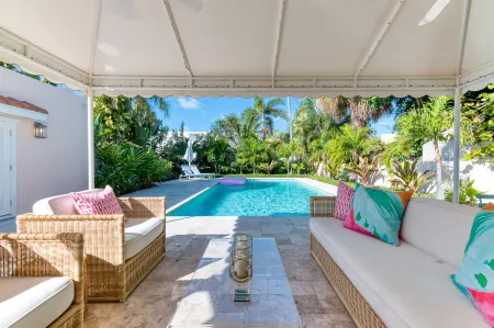 The Pink Orchid Beach House + Stunning Pool!