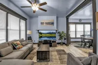 Family-Friendly 6-bedroom house in Charming Buffalo with WiFi, AC
