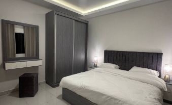 Cozy Home Near All Services (19)