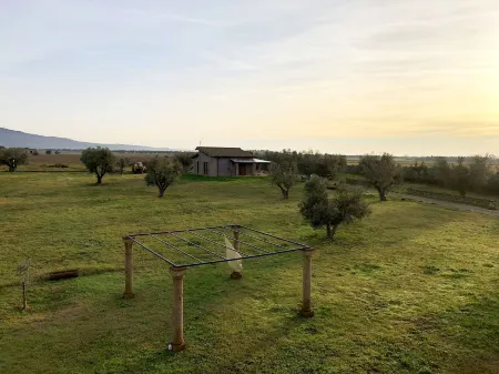 Resort Fonte Vulci Отели рядом с достопримечательностью «Happy Camp California»