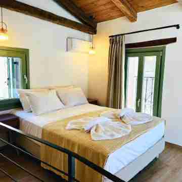 Roussos Place - Next to Splantzia Square - 2Bd 2ba Rooms