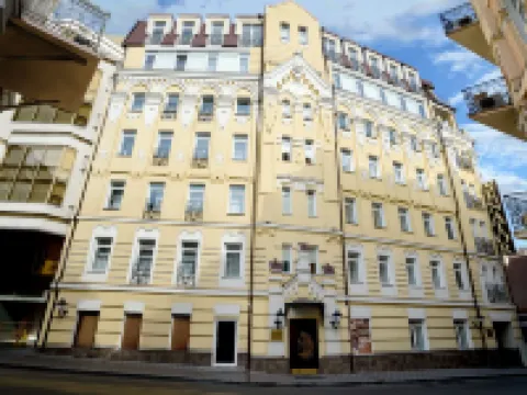 Senator Maidan Hotels near St. Michael's Golden-Domed Monastery