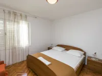 Apartment Tome Hotels in Primosten