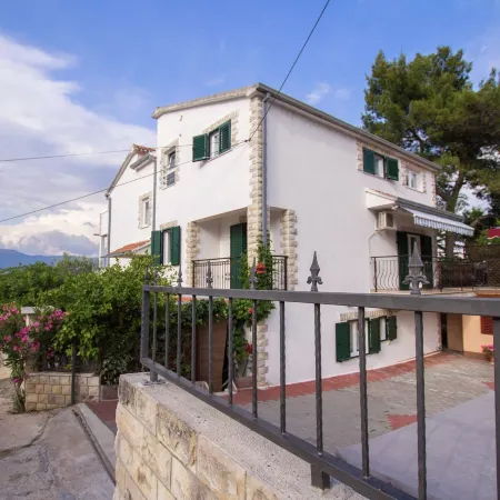 Apartment in Slatine Near the Sea Beach
