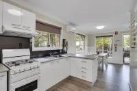 Ingenia Holidays One Mile Beach Hotel a Boat Harbour