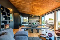 Kaitiaki Lodge - Pool & Hot Tub - Boutique