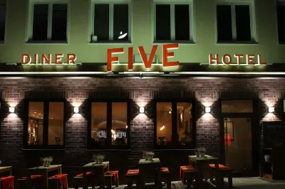 Hotel Five Отели рядом с достопримечательностью «Прекрасний фонтан»