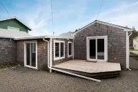 Grey Oak by AvantStay Coastal Charm Near Beach Golf