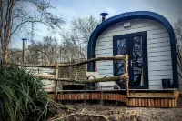 Emlyn's Coppice - Luxury Woodland Glamping Hotels in Holywell