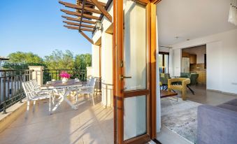 Bright apartment with shared pool in Aphrodite Hills