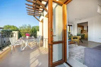 Bright apartment with shared pool in Aphrodite Hills