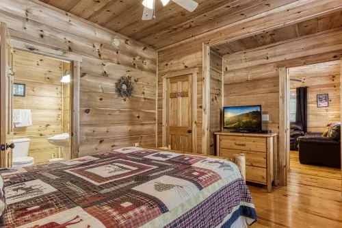 Cinema Falls - Great Location! - Convenient to Everything! 5 Bedroom Cabin by RedAwning