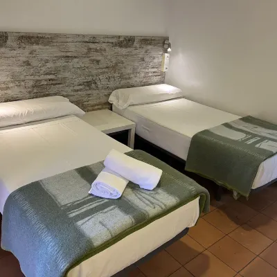 Casa de Huéspedes Almansa Các khách sạn gần Mezquita central de Abu Baker Assidiik