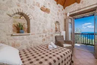 Strofilia Authentic Villas Hotels in Elation