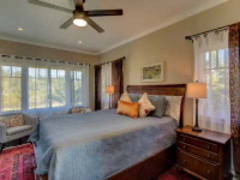 Pua Lani 2 Bedroom Home by RedAwning Hotéis em Keaau