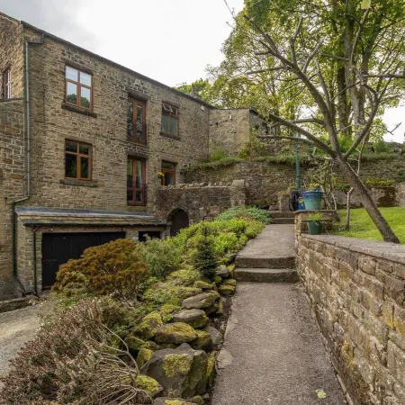 OldMill-2Bed-Sleeps6-PrivateGarden-OptionalHotTub