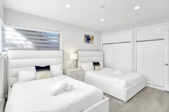 Bay Harbor Suites Hotels near Bal Harbour Jetty