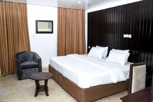 Royal Crest Hotel and Suite