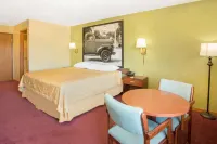 Super 8 by Wyndham Normal Bloomington Hotels in Normal
