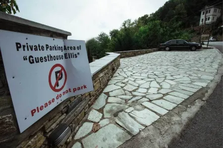 Ellis Full Guest House Отели в г. Tsagkarada