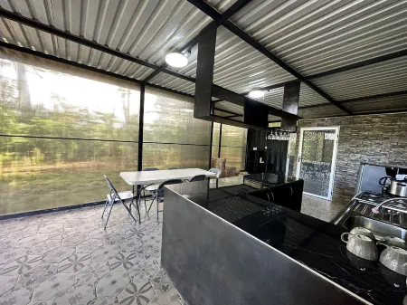 Almendros Eco-Villas Отели рядом с достопримечательностью «Rotonda Florencia de San Carlos. PUNTO DE REFERENCIA.»