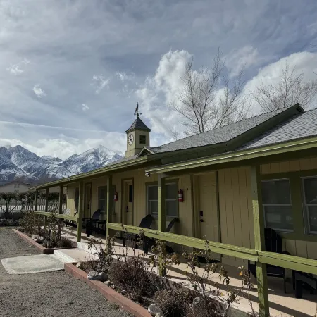 Eastern Sierra Motor Lodge