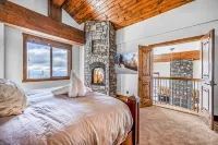 Inuksuk Lodge - 4800 sq ft of Big White Excellence!