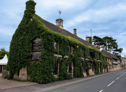Mr & MRS Smith the Wheatsheaf Inn