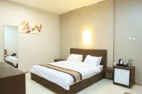 Feliz GH Hotels in Wonocolo