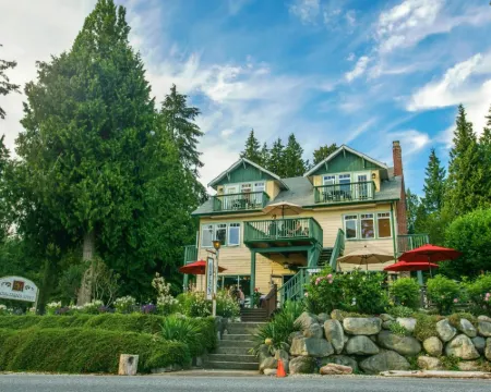 Bonniebrook Lodge Hotels in Sunshine Coast