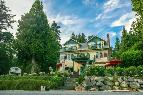 Bonniebrook Lodge Hotels in Gibsons