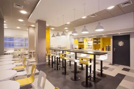 Premiere Classe Warszawa Centrum Отели рядом с достопримечательностью «Варшавский политехнический институт»