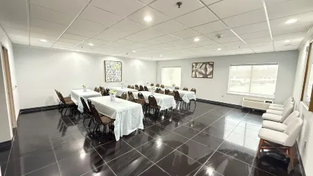 Comfort Inn & Suites Madison East - Monona Отели в г. Ратленд