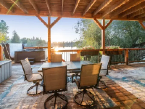 The Inn on Bigfork Bay Hotels in Bigfork