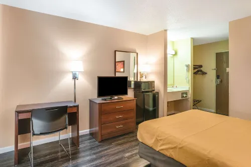 Econo Lodge Hotels in Princeton
