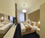 Esmarin Wellness Hotel Hotel di Revnice