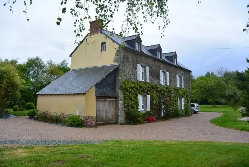 Domaine de la Basse Orme Hotels in Les Iffs
